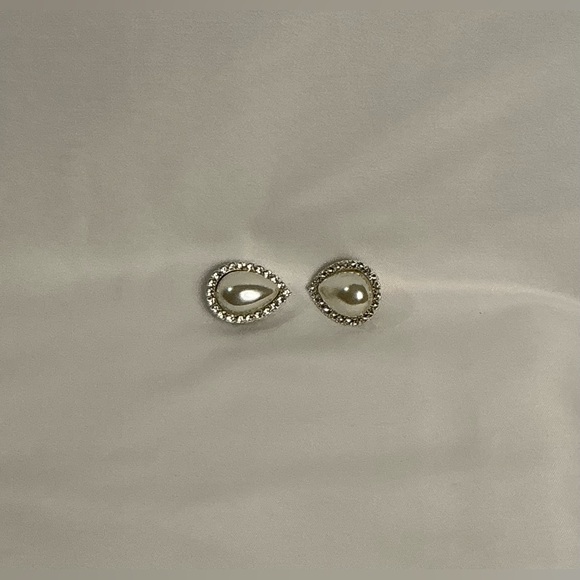 2 Pearl and rhinestone Croc shoe charms - Picture 3 of 4